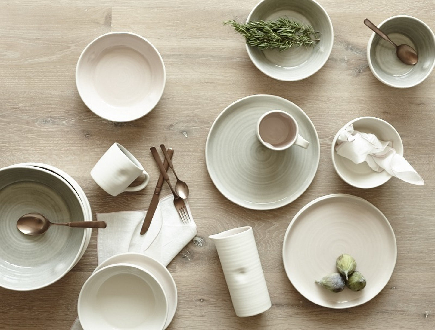 Pinch White Stoneware 16 Piece Dinnerware Set, Service For 4