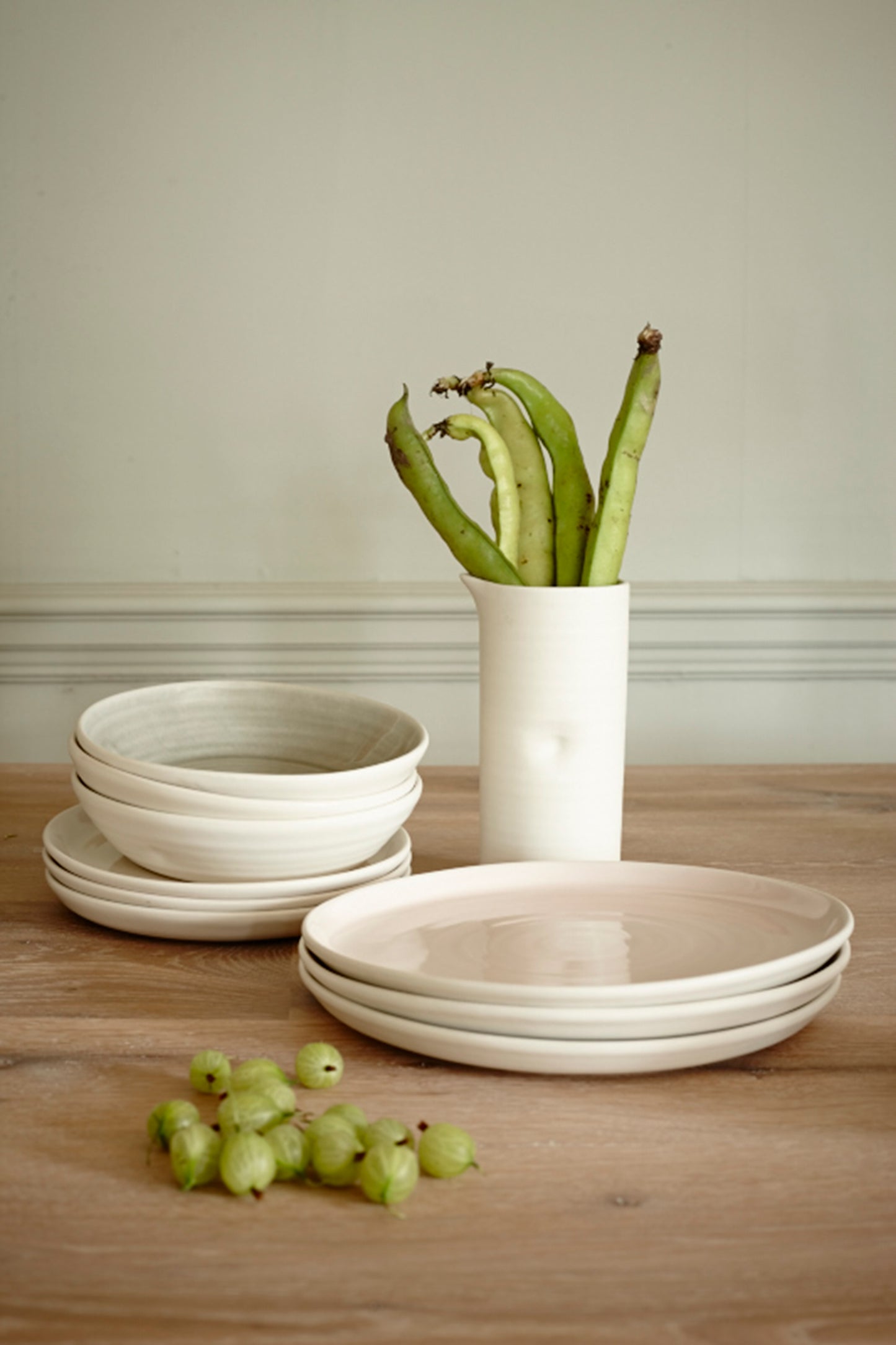 Pinch White Stoneware 16 Piece Dinnerware Set, Service For 4