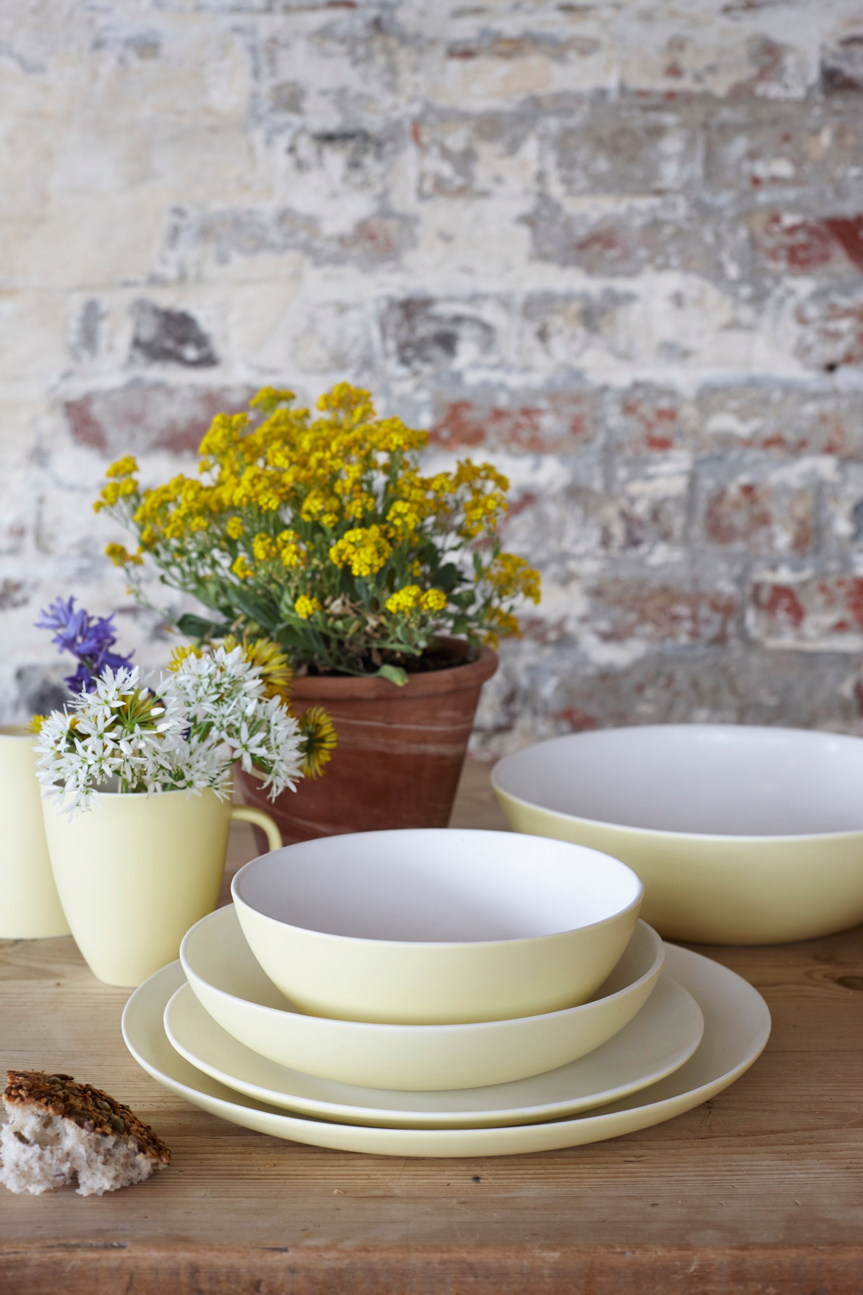 Procida 16-piece place setting - Yellow Canvas Home Procida