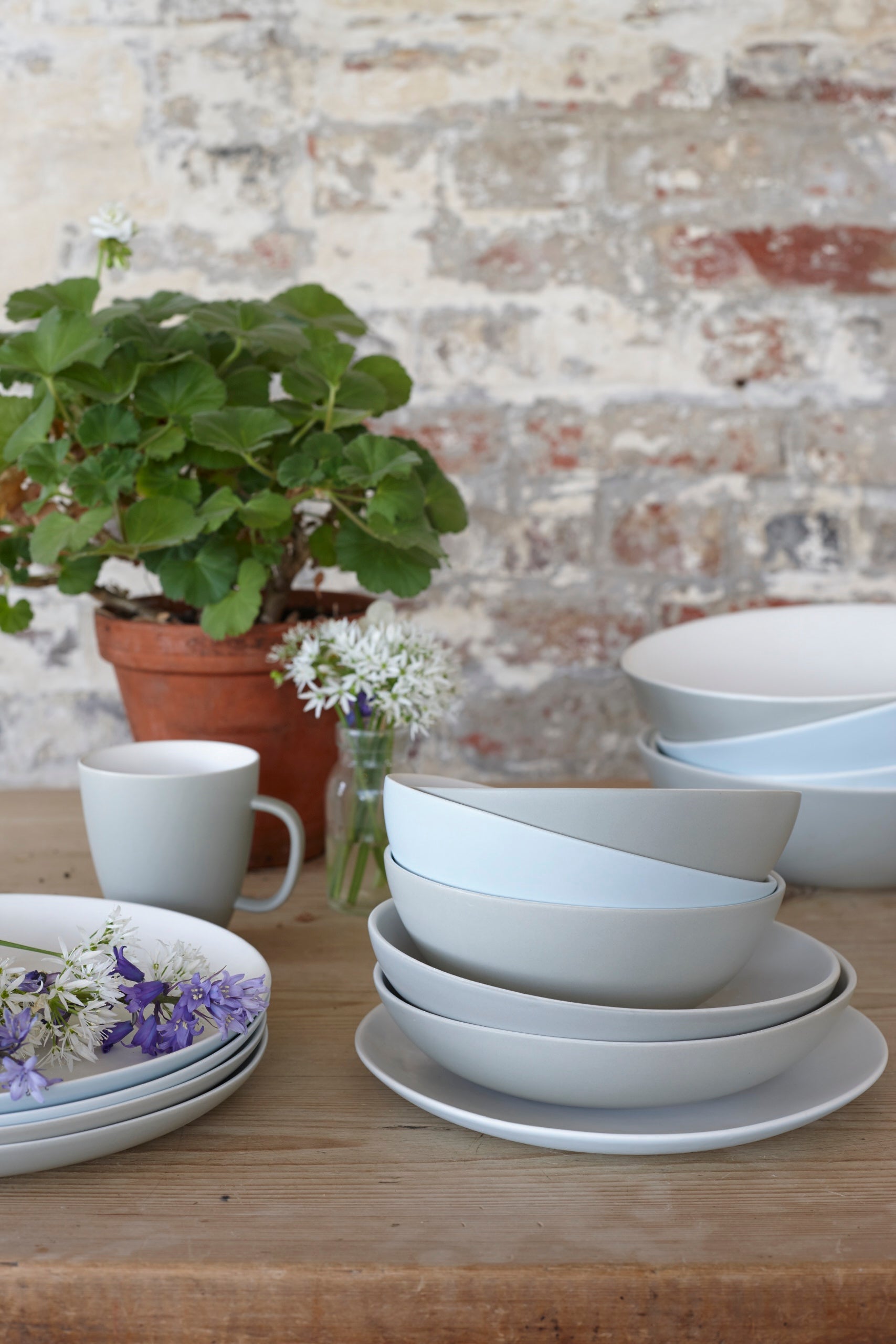 Procida 16-piece place setting - Grey Canvas Home Procida